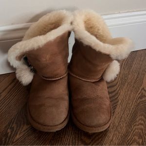 Youth Ugg boots size 1
